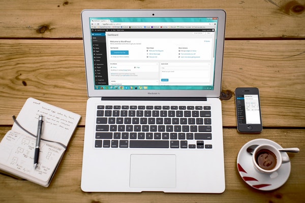 Laptop with wordpress. How to be a better blogger