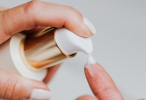 lightweight face moisturizers for sensitive skin